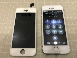 iphone5S　パネル穴あき2