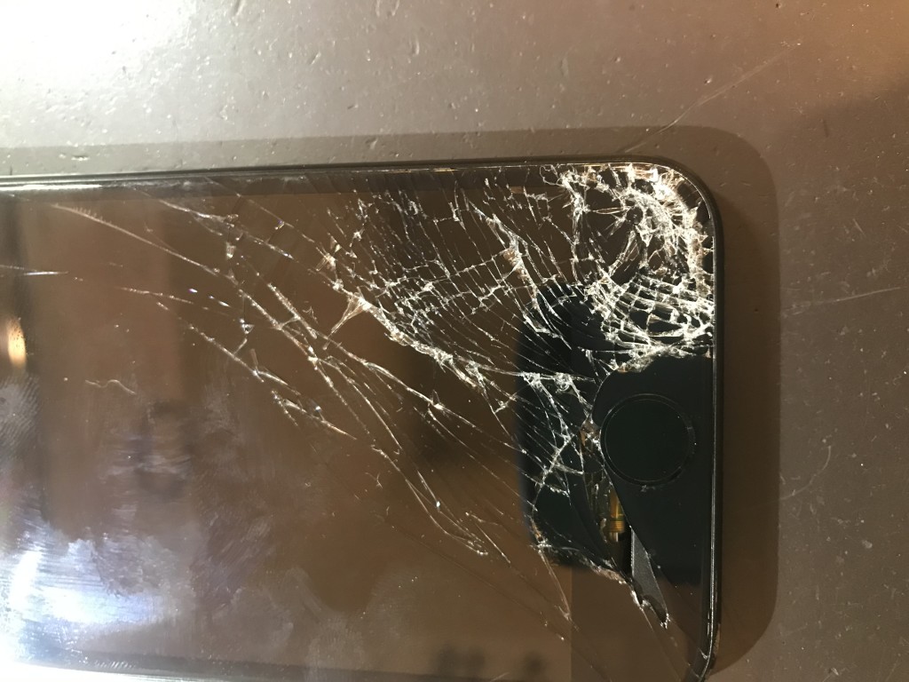 iPhone７画面割れ