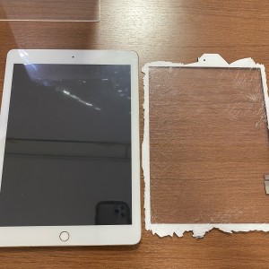 iPad５ガラス割れ修理