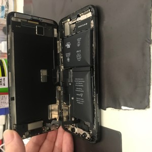 iPhoneX　バッテリー膨張