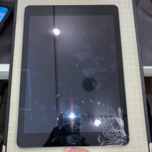 iPad第6世代　ガラス割れ　即日修理