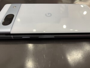 Google Pixel7a バッテリー膨張