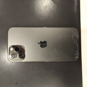 iPhone12ProMAX　背面割れ、カメラレンズ割れ