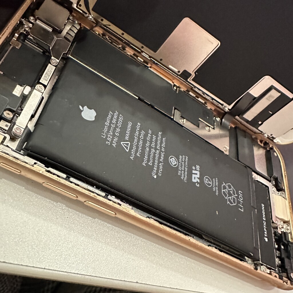 iPhoneバッテリー膨張の修理