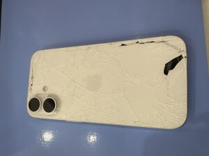 iPhone背面ガラス割れ故障修理即日