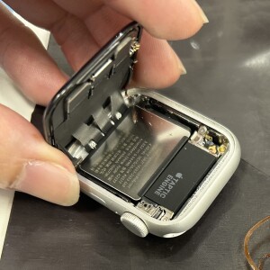 AppleWatch　バッテリー交換途中