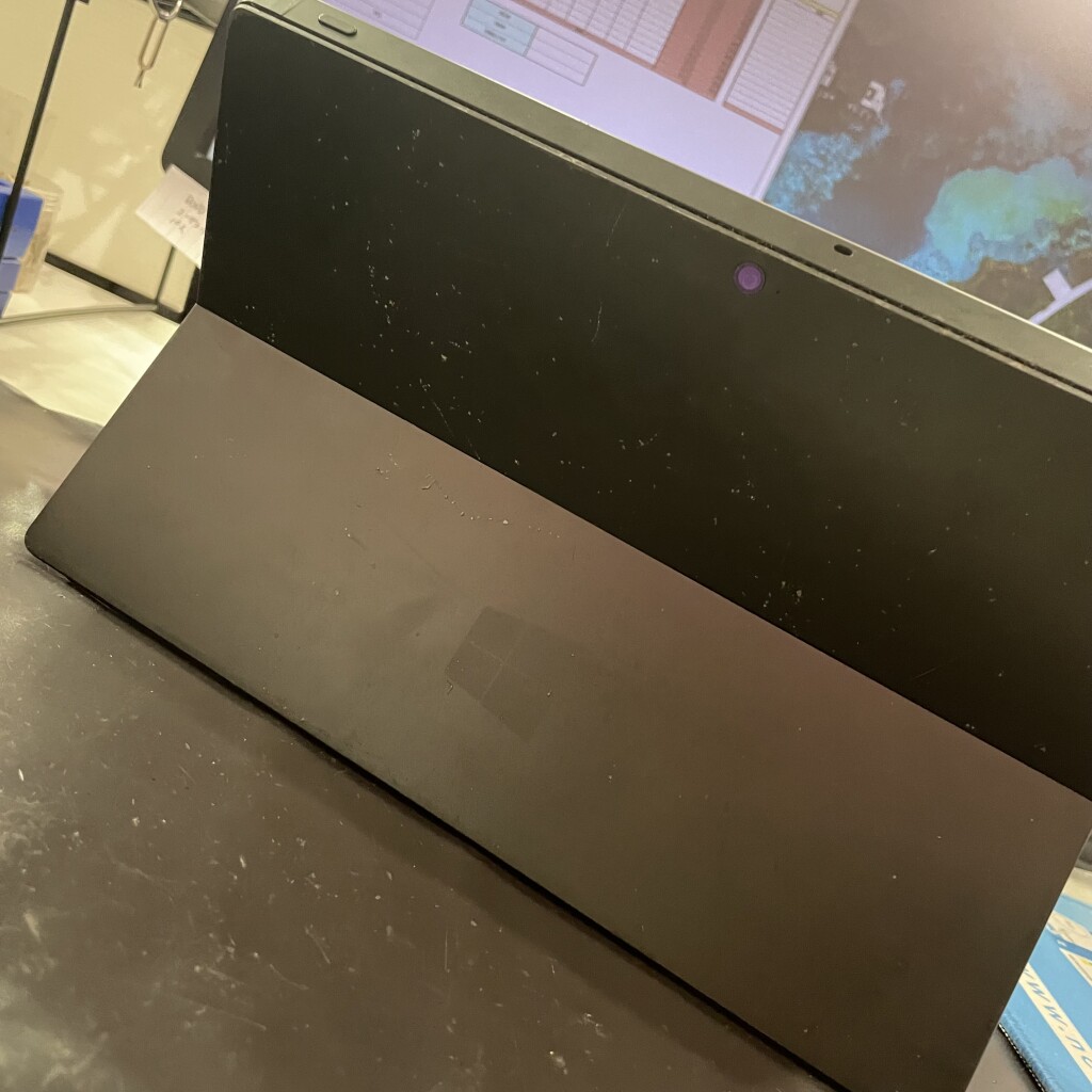 Surface修理JR京都駅　即日修理