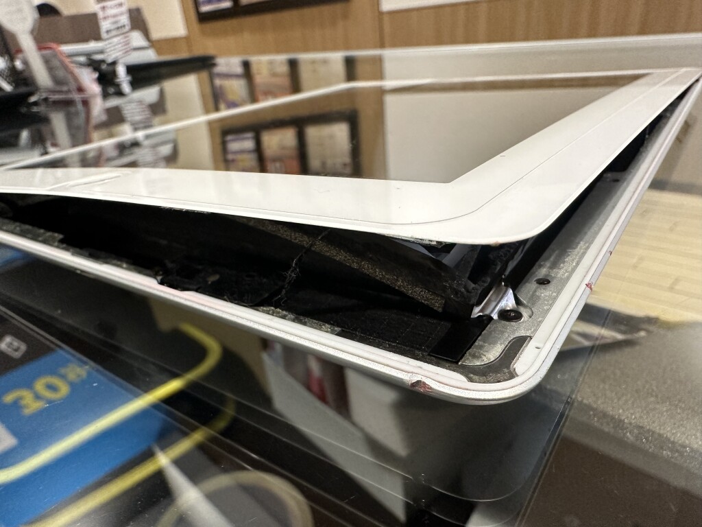 iPad バッテリー膨張の交換　山科区即日修理